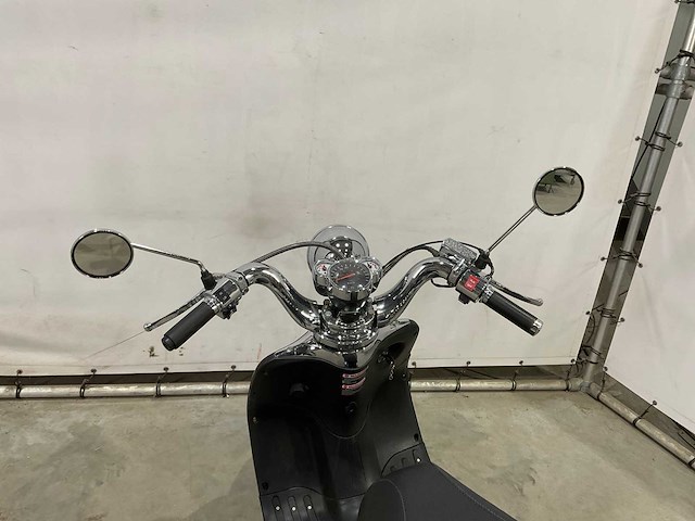 Btc - bromscooter - legend e4 - scooter - afbeelding 11 van  14