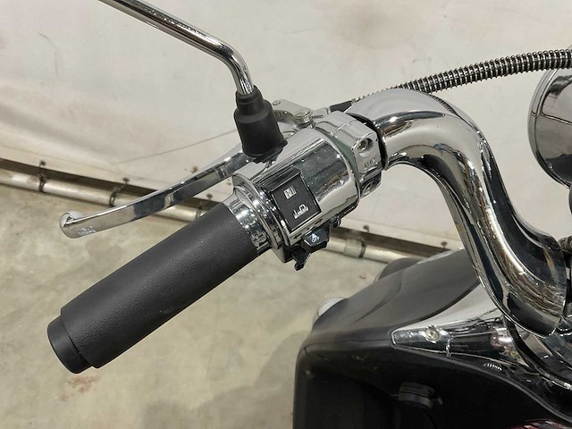 Btc - bromscooter - legend e4 - scooter - afbeelding 12 van  14