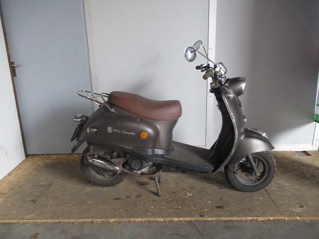 Btc - bromscooter - old classic - scooter - afbeelding 8 van  11