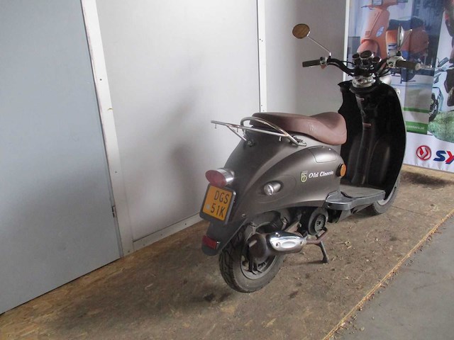 Btc - bromscooter - old classic - scooter - afbeelding 9 van  11