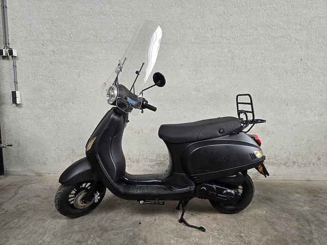 Btc - bromscooter - riva - 4t 45km uitvoering dlf77n - afbeelding 1 van  7