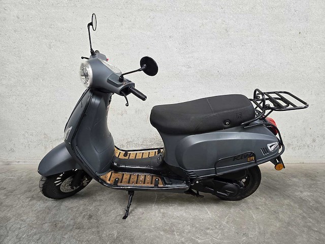 Btc - bromscooter - riva - 4t 45km uitvoering dzr17t - afbeelding 1 van  7