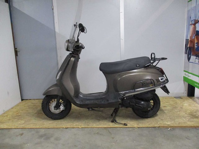 Btc - bromscooter - riva efi injectie - scooter - afbeelding 1 van  11