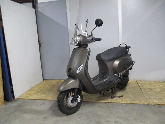 Btc - bromscooter - riva efi injectie - scooter - afbeelding 4 van  11