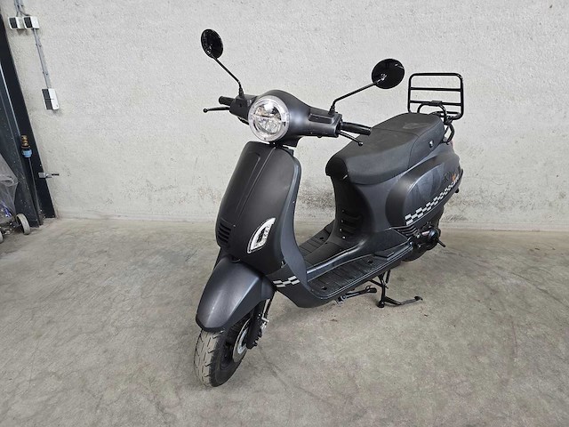Btc - snor scooter - riva - moped 4t 25km uitvoering dzg93x - afbeelding 2 van  3