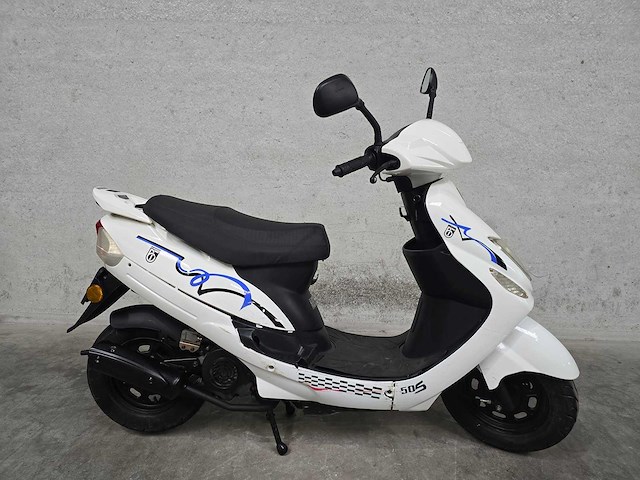 Btc - snorscooter - city - 4t 25km uitvoering dgk70p - afbeelding 2 van  7