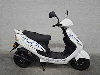 Btc - snorscooter - city - 4t 25km uitvoering dgk70p - afbeelding 2 van  7