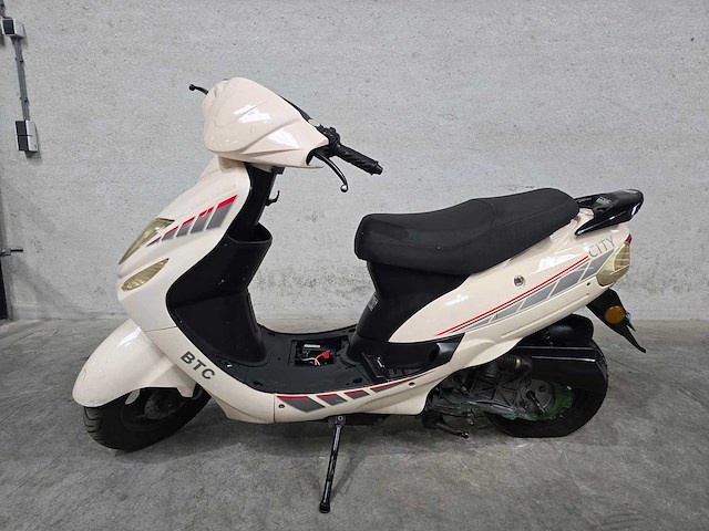 Btc - snorscooter - city - 4t 25km uitvoering dgs44f - afbeelding 1 van  8