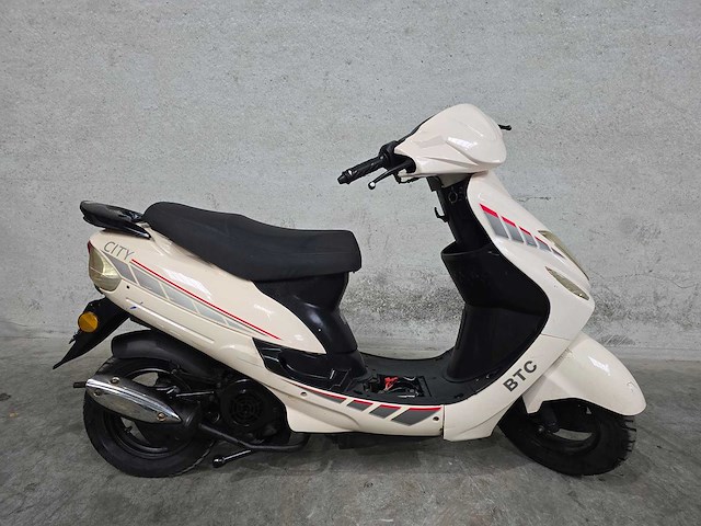 Btc - snorscooter - city - 4t 25km uitvoering dgs44f - afbeelding 2 van  8