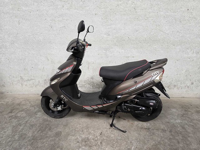 Btc - snorscooter - city e4 4t - 25km uitvoering drl54v - afbeelding 1 van  7