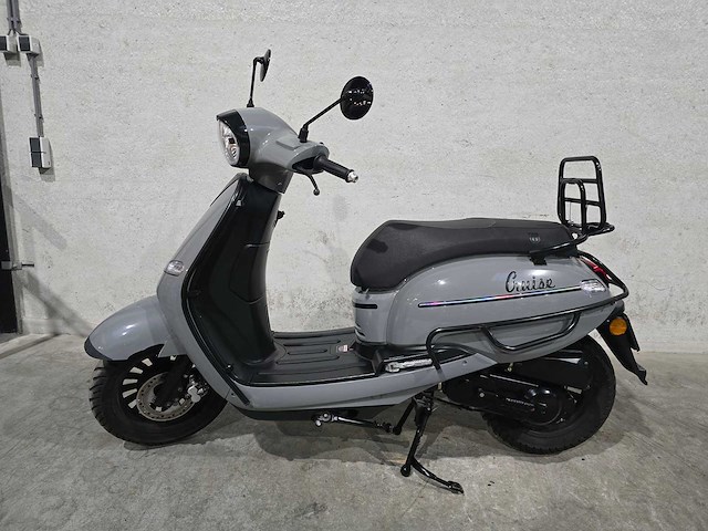 Btc - snorscooter - cruise e4 - 4t 25km uitvoering dzv26x - afbeelding 1 van  8