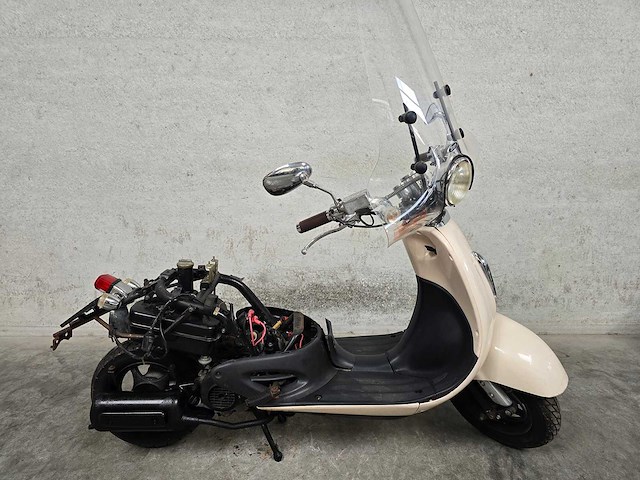 Btc - snorscooter - grande retro - 4t 25km uitvoering dbz32z - afbeelding 2 van  8