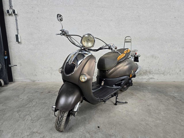 Btc - snorscooter - grande retro gt2 - 4t 25km uitvoering dkn13h - afbeelding 2 van  7