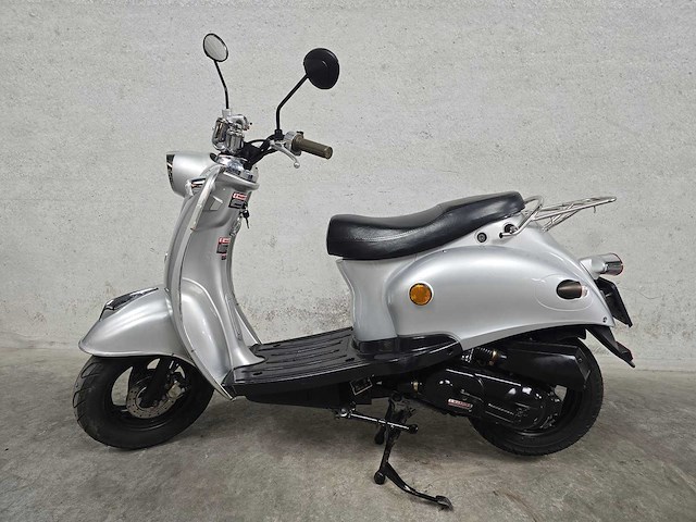 Btc - snorscooter - old classic - 4t 25km uitvoering dgp14j - afbeelding 1 van  7