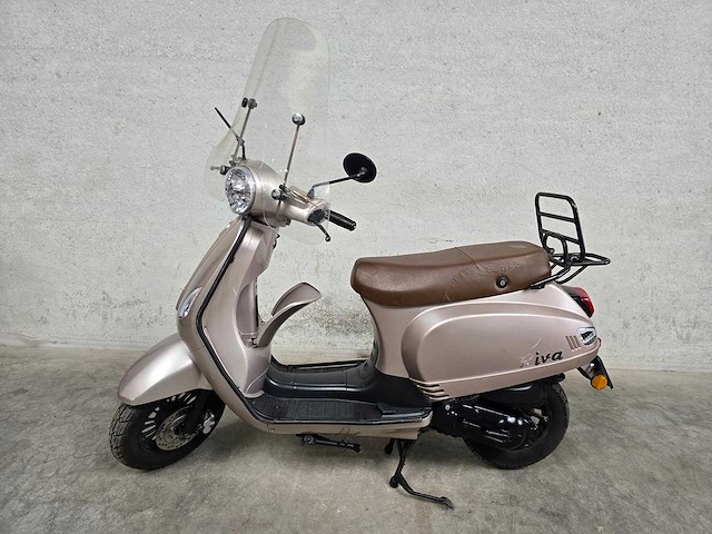 Btc - snorscooter - riva - 4t 25km uitvoering dvs97b - afbeelding 1 van  4