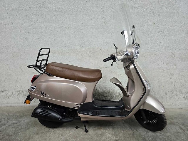 Btc - snorscooter - riva - 4t 25km uitvoering dvs97b - afbeelding 2 van  4