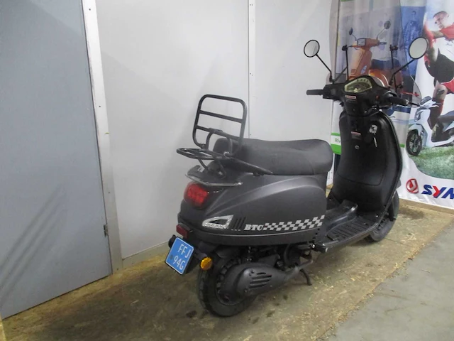 Btc - snorscooter - riva injectie - scooter - afbeelding 9 van  11