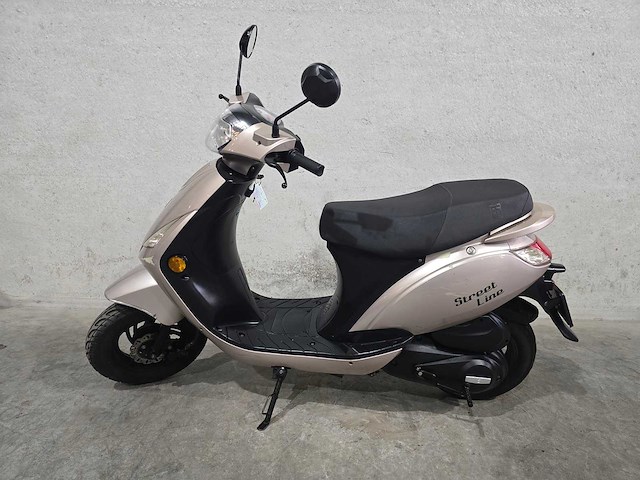 Btc - snorscooter - streetline - 4t 25km uitvoering dnx50t - afbeelding 1 van  7