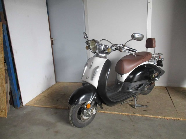 Btc grande retro - bromscooter - legend ry50qt-8 - scooter - afbeelding 4 van  11