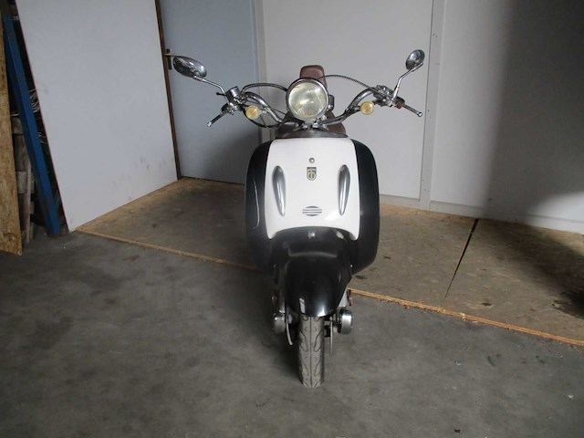 Btc grande retro - bromscooter - legend ry50qt-8 - scooter - afbeelding 5 van  11
