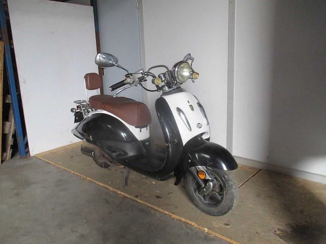 Btc grande retro - bromscooter - legend ry50qt-8 - scooter - afbeelding 7 van  11