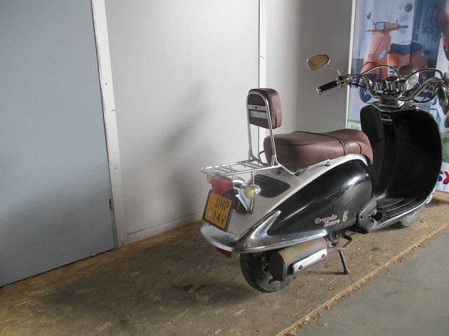 Btc grande retro - bromscooter - legend ry50qt-8 - scooter - afbeelding 9 van  11