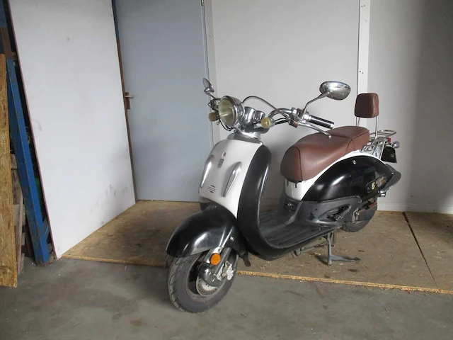 Btc grande retro - bromscooter - legend ry50qt-8 - scooter - afbeelding 4 van  11