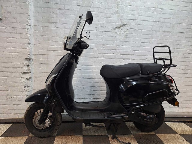 Btc riva 25 km snorscooter 4takt - afbeelding 1 van  7