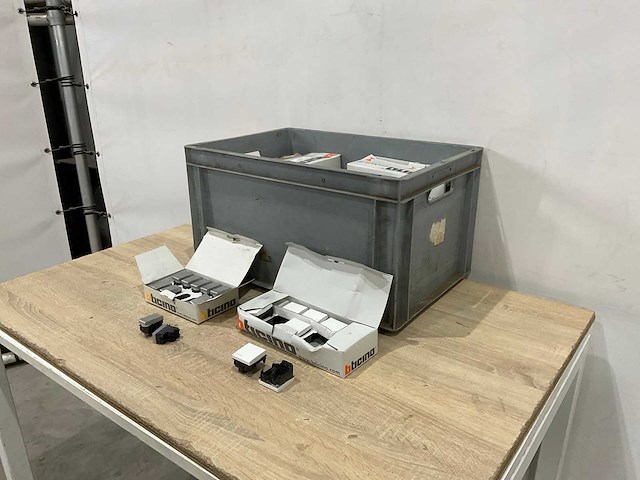 Bticino - deur communicatie materiaal - afbeelding 1 van  5