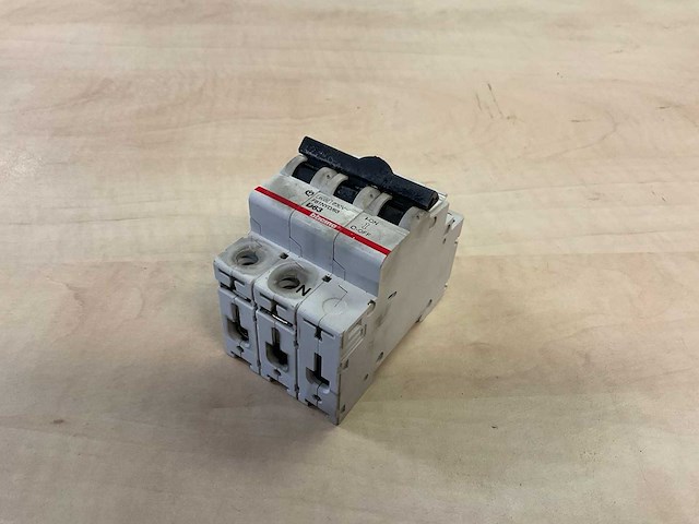 Bticino f81nyd/63 d63 aardlekautomaat (50x) - afbeelding 2 van  4