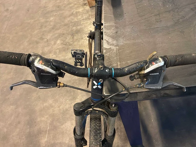 Btwin rockrider 500 mountainbike - afbeelding 5 van  5