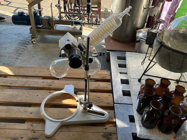 Büchi rotavapor-r rotovap compleet. met toerenregeling en instelbare hoogte - afbeelding 6 van  8