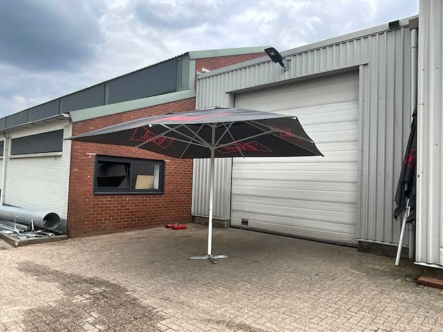 Budweiser parasols (2x) - afbeelding 7 van  26