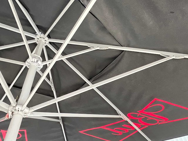 Budweiser parasols (2x) - afbeelding 10 van  26