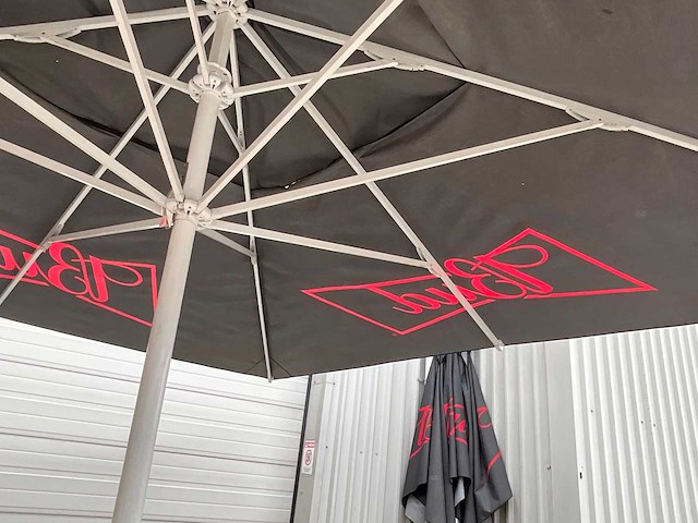 Budweiser parasols (2x) - afbeelding 13 van  26