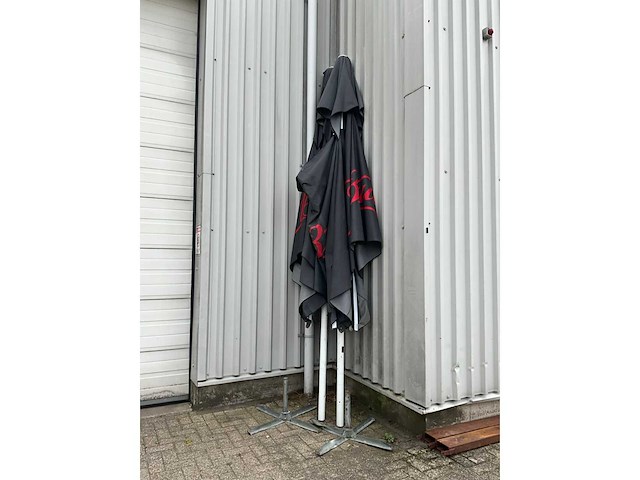Budweiser parasols (2x) - afbeelding 15 van  26