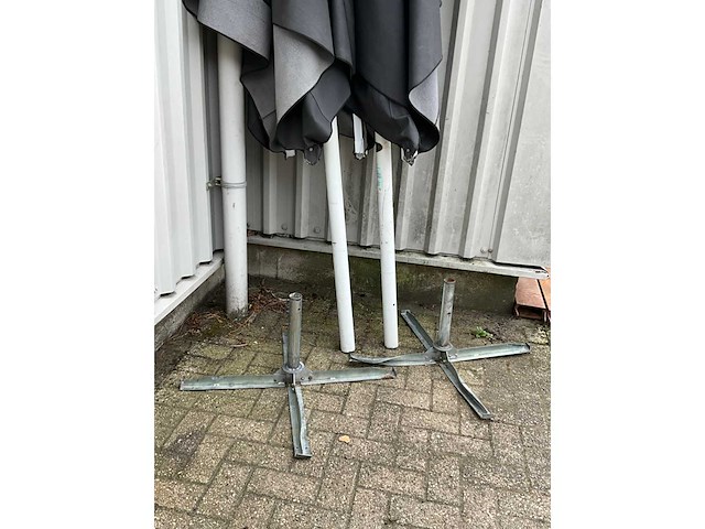 Budweiser parasols (2x) - afbeelding 18 van  26