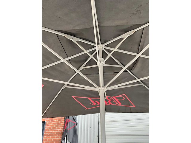 Budweiser parasols (2x) - afbeelding 23 van  26