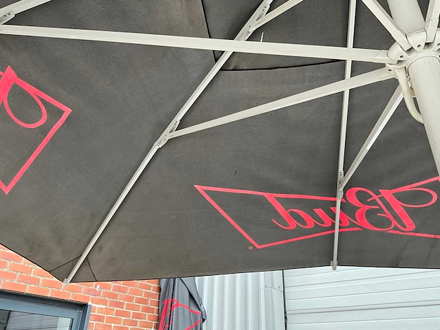 Budweiser parasols (2x) - afbeelding 25 van  26