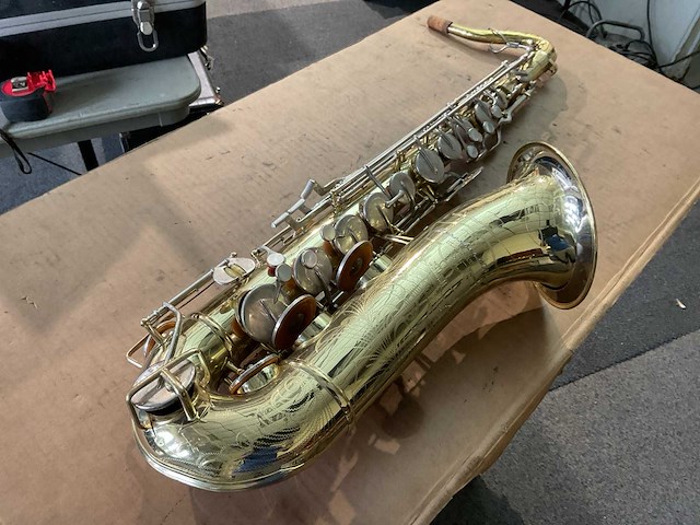 Buescher 400 saxofoon - afbeelding 1 van  8