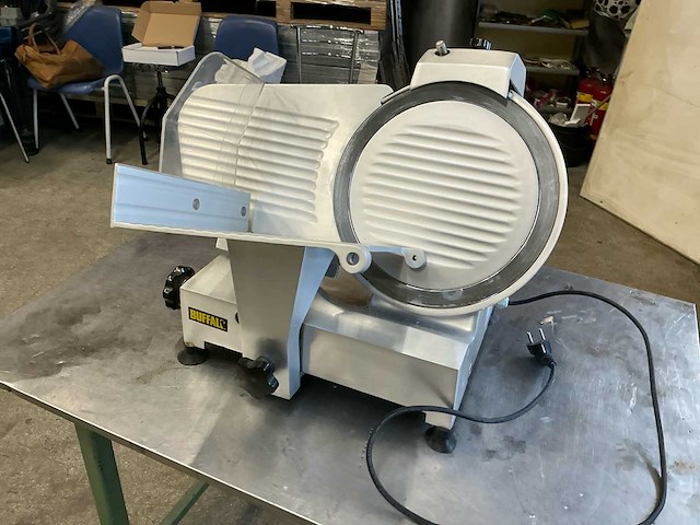 Buffalo bevroren vleessnijmachine - afbeelding 1 van  2