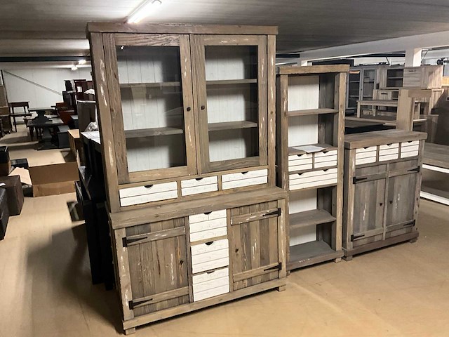 Buffetkast oud hout - afbeelding 1 van  6