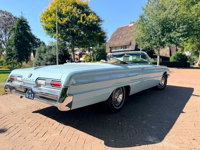 Buick invicta wildcat convertible - oldtimer - afbeelding 9 van  17