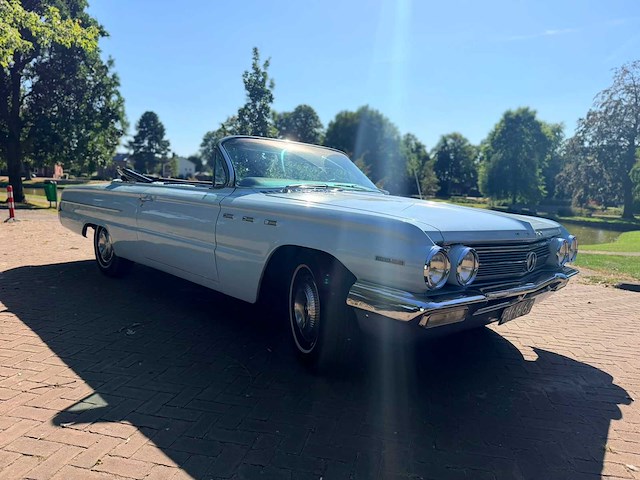 Buick invicta wildcat convertible - oldtimer - afbeelding 16 van  17
