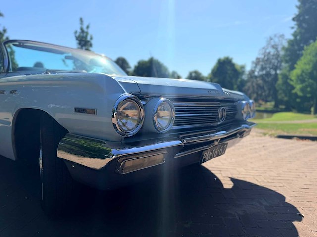 Buick invicta wildcat convertible - oldtimer - afbeelding 10 van  17