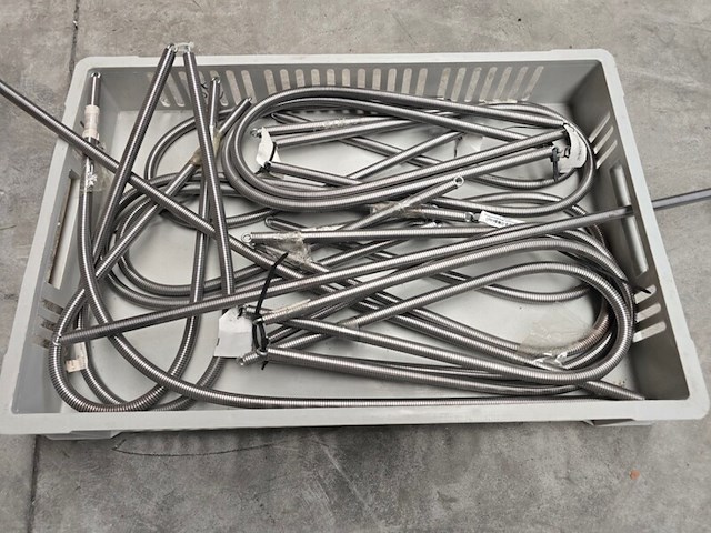 Buigveren in krat van 60x40x8cm elektra, partij - afbeelding 1 van  4