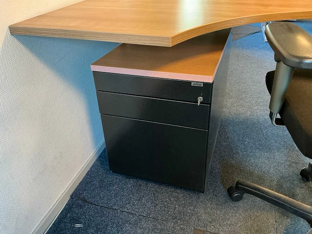 Buik bureau 180x120cm - afbeelding 3 van  4