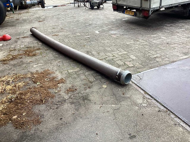Buis en slang - afbeelding 2 van  4