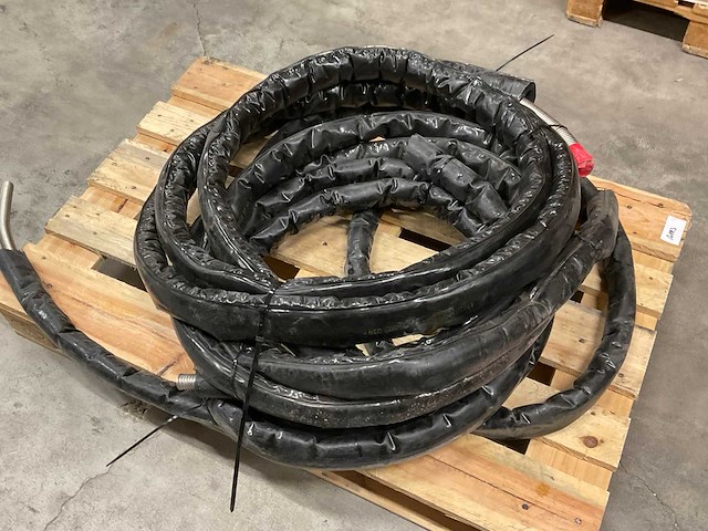 Buis met mantel - afbeelding 1 van  2