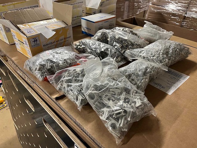 Buisklemmen, buisclips (1000x) - afbeelding 1 van  9